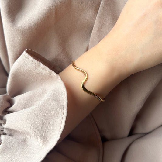 ウェーブ バングル（Gold）
